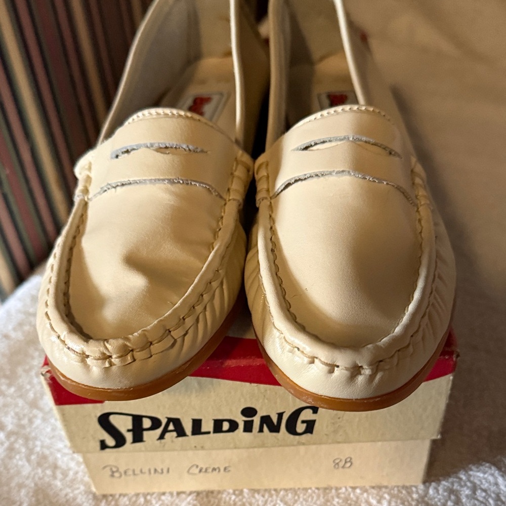 Bellini Cream Leather  Loafers. Size 8B   No original box